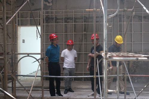 湖南建工集團(tuán)裝飾工程公司黨委書記、董事長康思源深入在長項(xiàng)目一線檢查安全生產(chǎn)工作